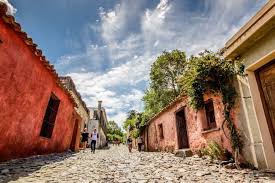 Colonia del Sacramento ya es más barata que Buenos Aires para una escapada: cuánto cuesta dormir y comer en 2026