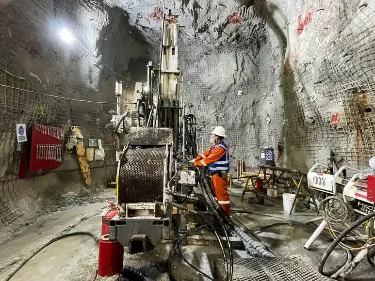 La minería argentina igualó en solo ocho meses su récord exportador de todo 2025, mientras las tasas largas de EE.UU. tocan niveles de 2002