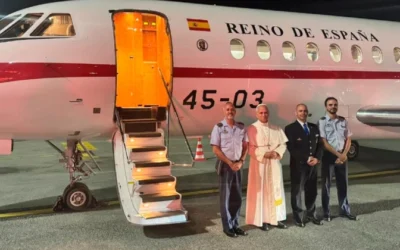 “Muchas gracias por habernos salvado”: León XIV a la tripulación del avión Falcon que lo llevó a Roma