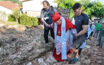 Cardenal de 97 años, torturado por el comunismo, sube a la colina de las apariciones de Medjugorje