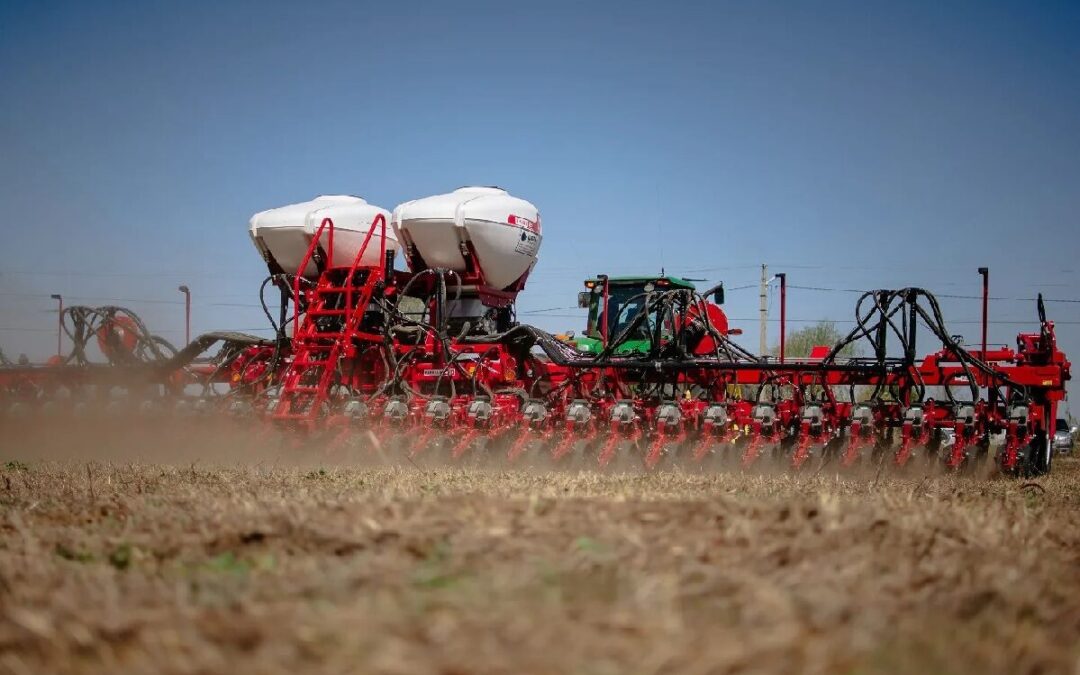 Maquinaria agrícola: ventas en caída libre en el arranque de 2026, aunque la facturación en pesos resistió