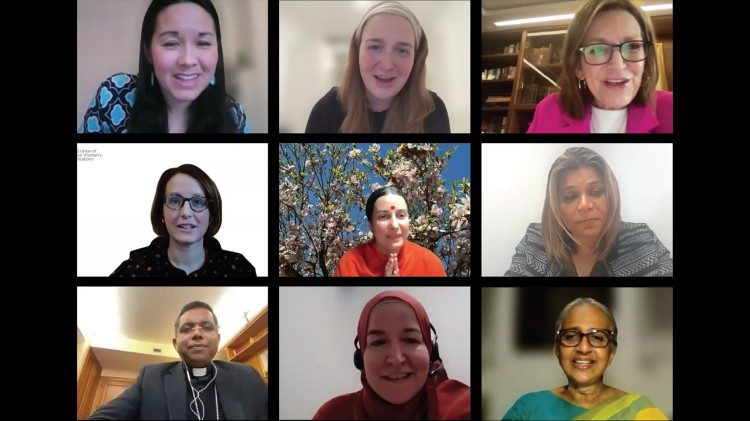 Teólogos e influencers unidos para potenciar la presencia de la Iglesia en Internet