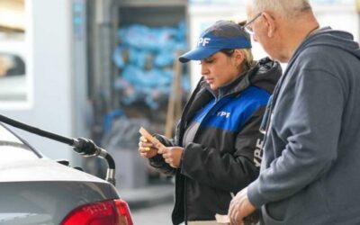 El laberinto de los surtidores: Por qué Argentina lidera el aumento de la nafta en la región pese al boom del petróleo
