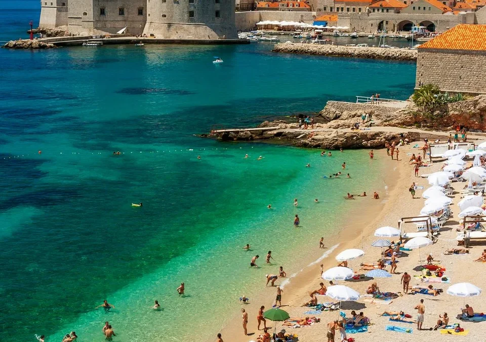 La ruta en auto más espectacular de Croacia: calas turquesas, islas de ensueño y ciudades detenidas en el Medievo