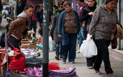 El espejismo del empleo en Argentina: hay menos desocupación pero el trabajo es cada vez más precario e informal El espejismo del empleo en Argentina: hay menos desocupación pero el trabajo es cada vez más precario e informal