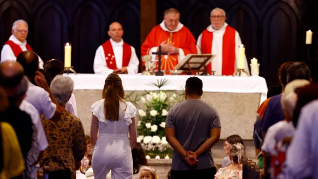 Guía práctica para no perderte en misa: El significado de las palabras que siempre escuchás en la Iglesia