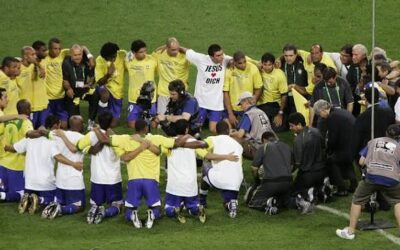¿Es la fe un obstáculo? ¿Por qué rezar fortalece la disciplina en la cancha? El debate sbre Brasil y sus jugadores evangélicos ¿Es la fe un obstáculo? ¿Por qué rezar fortalece la disciplina en la cancha? El debate sbre Brasil y sus jugadores evangélicos