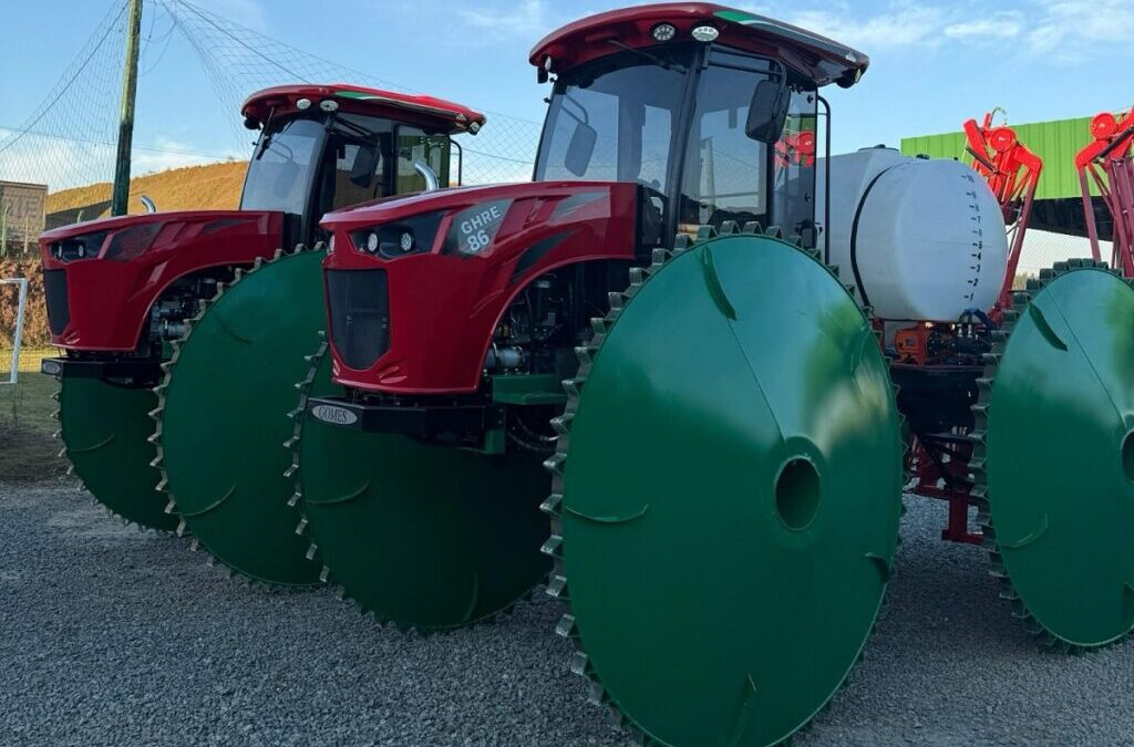 Gomes llegó a la Argentina con máquinas de ruedas gigantes para trabajar en el barro