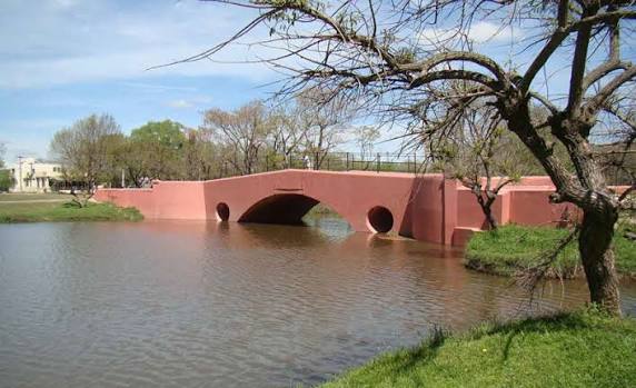 Ni Carlos Keen ni Uribelarrea: el pueblito con costanera, parrillas y asado a la estaca ideal para el próximo feriado
