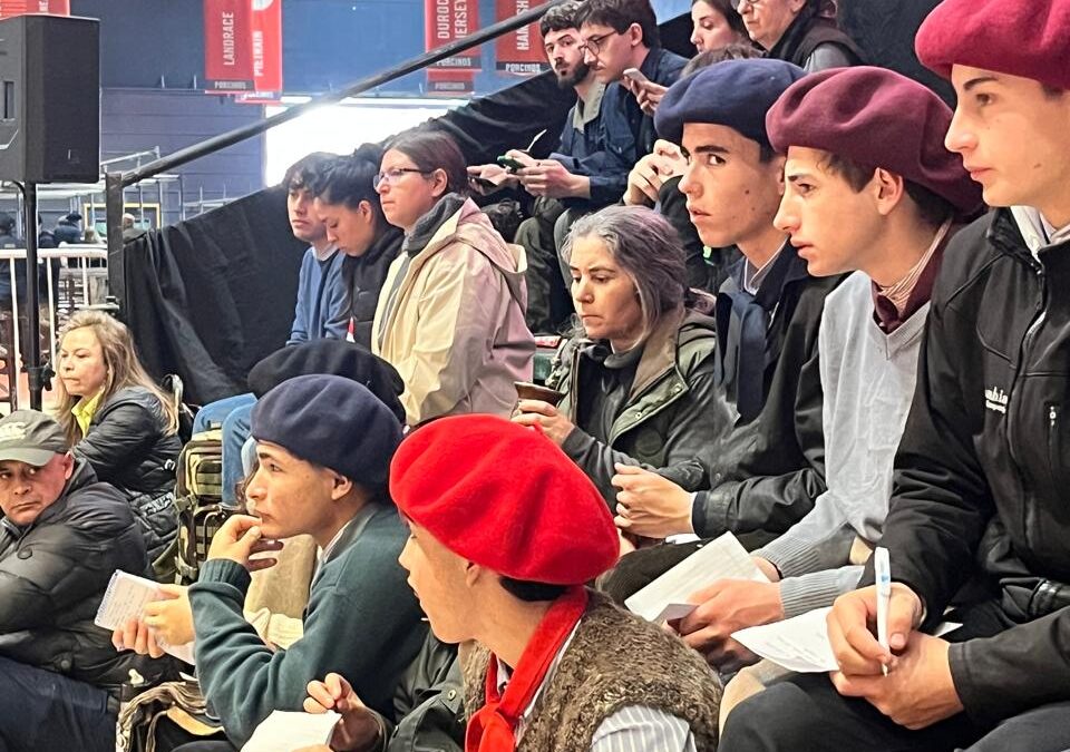 La Facultad de Ciencias Agrarias de la UNLZ y la Asociación Romney Marsh formaron a estudiantes en evaluación de ovinos  