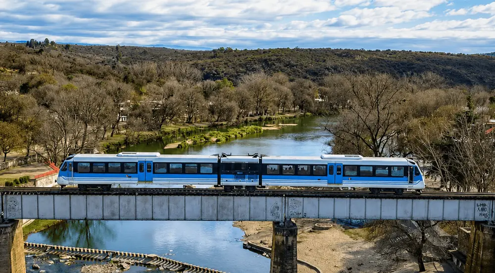 El tren que cruza las sierras cordobesas por el precio de un café
