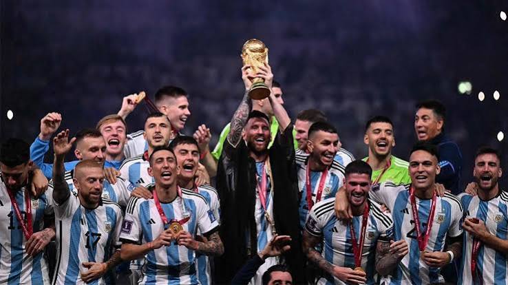 Ser siendo con otros: las lecciones de liderazgo y equipo que deja Messi