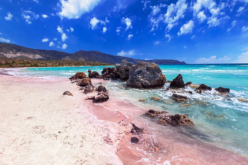 Descubre las 15 playas y calas más deslumbrantes del Mediterráneo: un recorrido inolvidable de Cádiz a las islas griegas