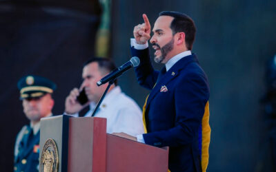 Entre cánticos religiosos y promesas de “batalla cultural”, De la Espriella asume la presidencia de Colombia Entre cánticos religiosos y promesas de “batalla cultural”, De la Espriella asume la presidencia de Colombia