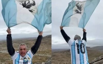 La bandera argentina volvió a flamear en las Islas Malvinas tras 44 años: el homenaje en Puerto Argentino y Darwin La bandera argentina volvió a flamear en las Islas Malvinas tras 44 años: el homenaje en Puerto Argentino y Darwin