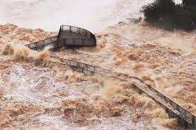 Cierran el acceso a la Garganta del Diablo por crecidas extraordinarias del Iguazú