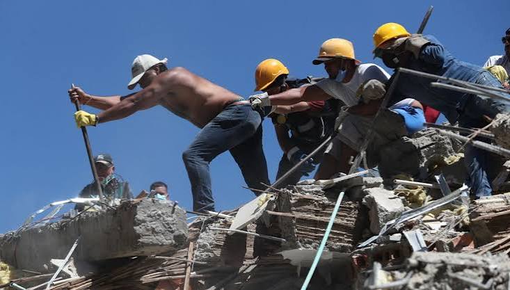 Colombia: desesperada búsqueda de sobrevivientes y pedido de rescatistas internacionales
