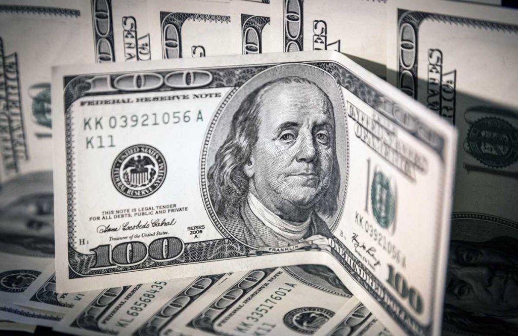 El dólar mayorista cerró la semana con una nueva alza