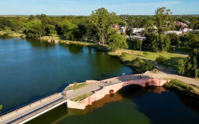 Costanera, parrillas y asado a la estaca: el pueblito gauchesco que transforma su río para evitar inundaciones y recibir más turismo Costanera, parrillas y asado a la estaca: el pueblito gauchesco que transforma su río para evitar inundaciones y recibir más turismo