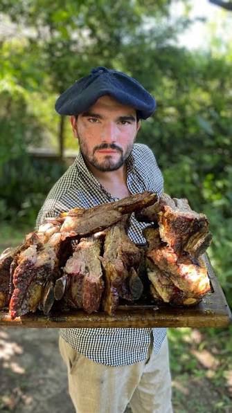 Vilmar Paiva, el influencer que lleva la cultura del asado campero al mundo