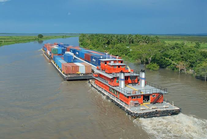 Récord de cinco años: el cabotaje fluvial de granos voló en la Hidrovía durante 2025