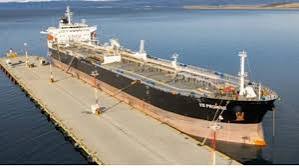 Tierra del Fuego denuncia amarre de un buque petrolero de bandera británica en Ushuaia y el Gobierno nacional se deslinda de responsabilidades. El puerto está intervenido Tierra del Fuego denuncia amarre de un buque petrolero de bandera británica en Ushuaia y el Gobierno nacional se deslinda de responsabilidades. El puerto está intervenido