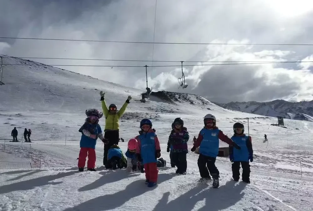 Escapada exprés a Las Leñas en bus: la opción ideal para vivir un día inolvidable de nieve sin complicaciones