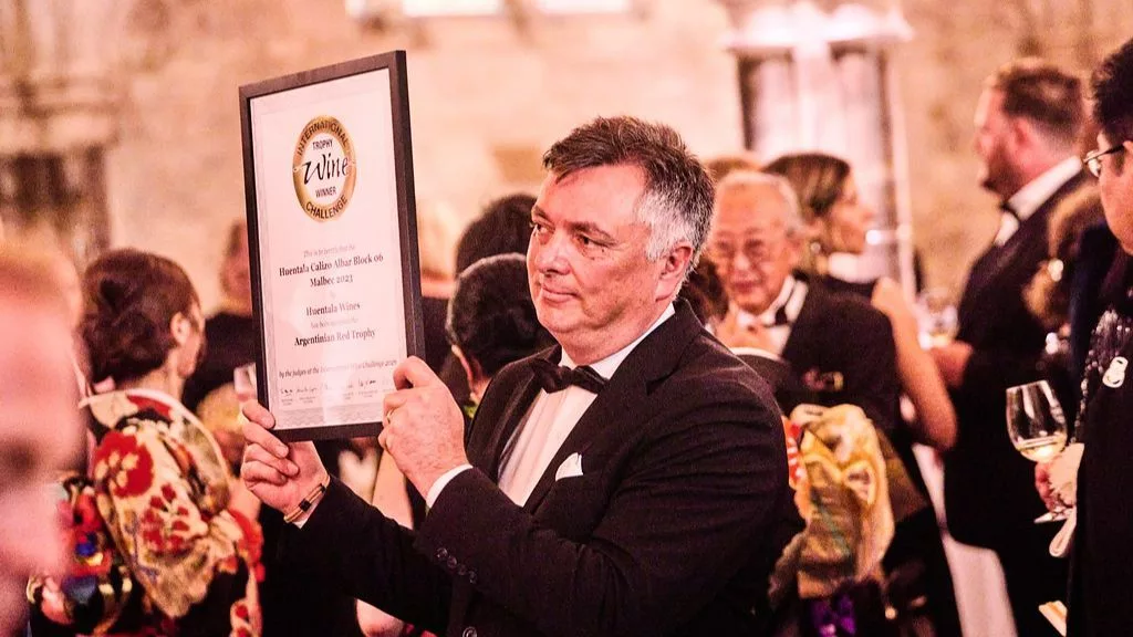 El mejor vino tinto del mundo es mendocino: Huentala Calizo Albar 2023 se corona campeón global en Londres