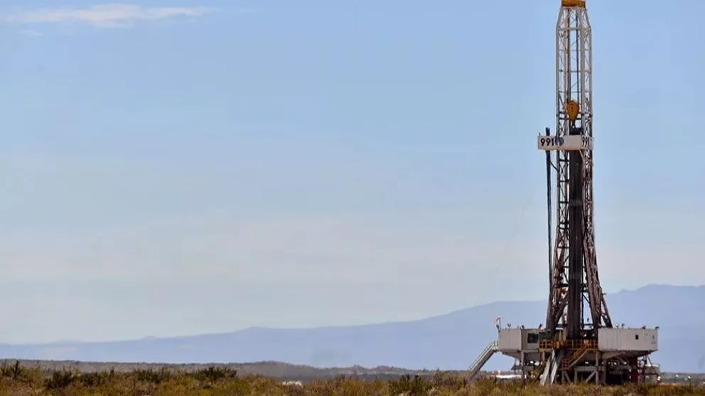 Neuquén rompe récords históricos: la producción petrolera supera los 685.000 barriles diarios y consolida el poderío de Vaca Muerta