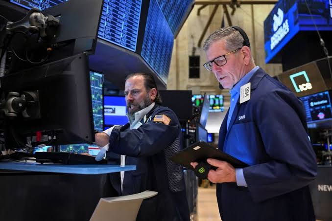 El riesgo país, el más alto,  supera los 650 puntos básicos y el dólar no cesa en el alza