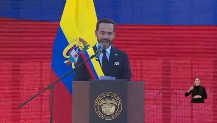De la Espriella, el presidente colombiano,  se disculpa por acto religioso en investidura y pide a Dios que bendiga a Colombia