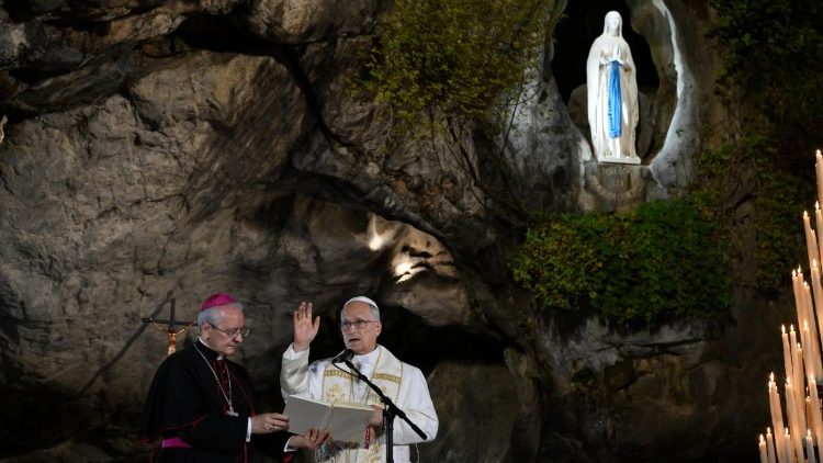 En Lourdes, el Papa encomienda Francia a la Virgen María
