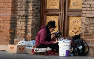 La pobreza creció en el primer semestre del año y se ubicó en 32,3%, hay 1,2 millones más de pobres La pobreza creció en el primer semestre del año y se ubicó en 32,3%, hay 1,2 millones más de pobres