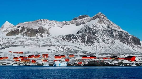 Escalada geopolítica por Malvinas: Milei anuncia base naval en Tierra del Fuego, sanciones a petroleras y se suman tensiones con el Reino Unido