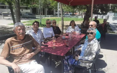 Construir comunidad para envejecer acompañados: la iniciativa vecinal que le da un nuevo sentido a la vejez Construir comunidad para envejecer acompañados: la iniciativa vecinal que le da un nuevo sentido a la vejez