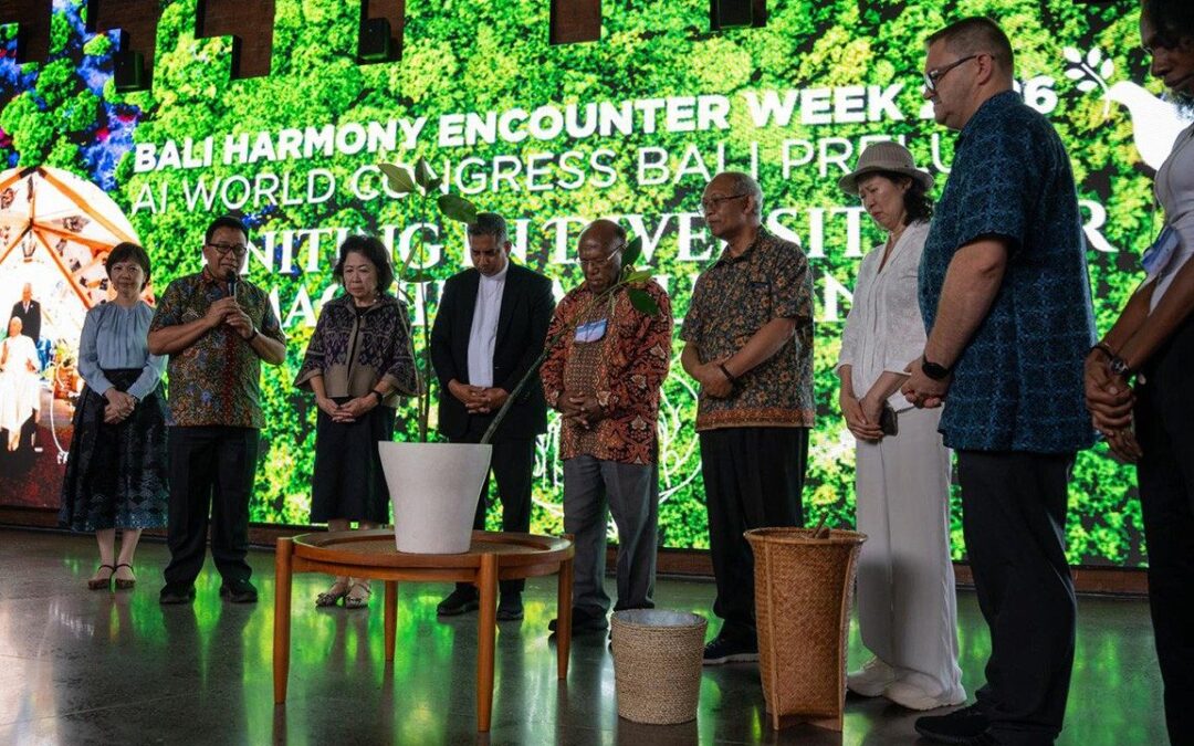 La IA en el banquillo de la fe: en Bali, líderes de 35 países debatieron si la tecnología libera o esclaviza al ser humano