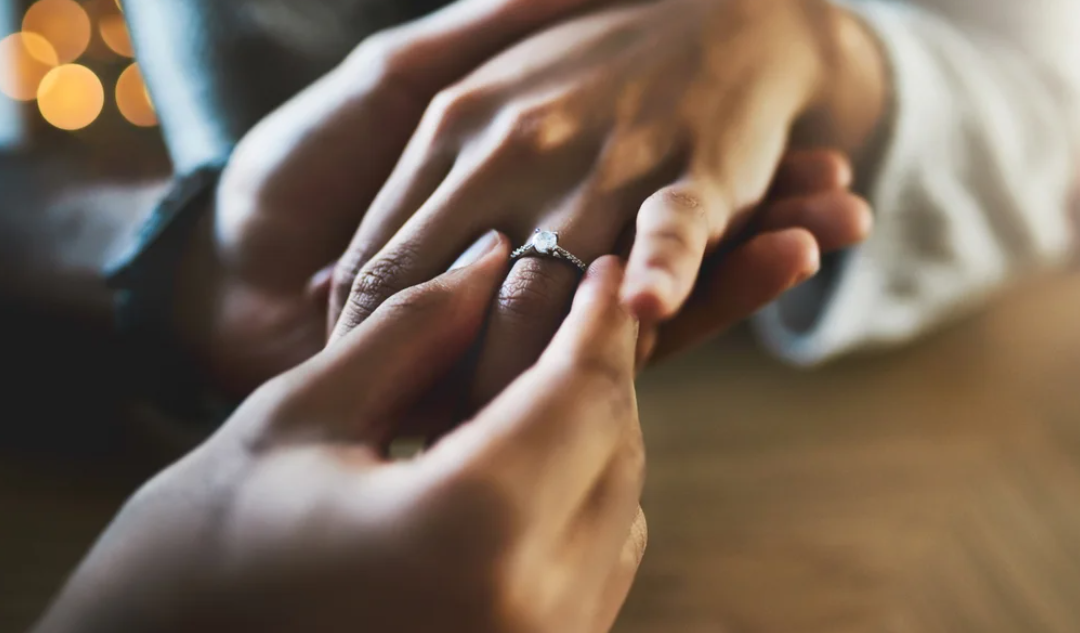León XIV invita a los jóvenes a no tener miedo del “gran amor” que dura para siempre