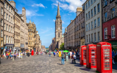 Edimburgo, un paseo entre castillos, callejones y escritores por la ciudad más literaria de Escocia Edimburgo, un paseo entre castillos, callejones y escritores por la ciudad más literaria de Escocia