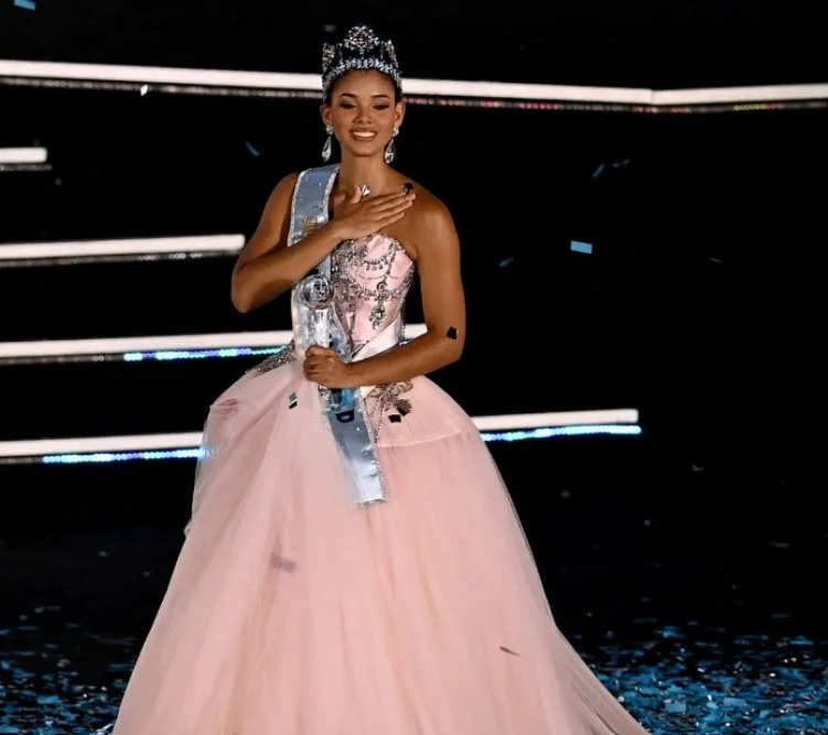 Joheirry Mola celebra su corona de Miss Mundo con una emotiva misa de acción de gracias en su tierra natal