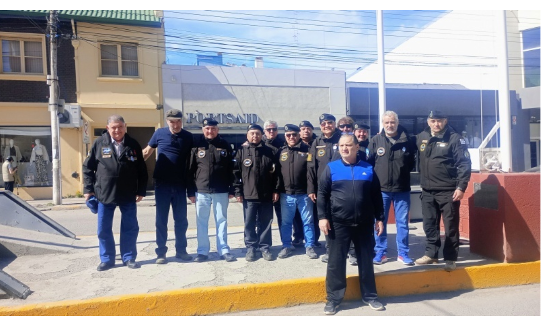 Veteranos bonaerenses hacen escala en Río Gallegos rumbo a Malvinas: memoria, reclamo y un abrazo con Santa Cruz