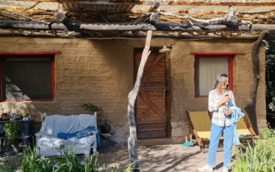 Cambio rotundo. Dejó Buenos Aires y construyó una casa de adobe en Traslasierra: hoy tiene un ecoglamping Cambio rotundo. Dejó Buenos Aires y construyó una casa de adobe en Traslasierra: hoy tiene un ecoglamping