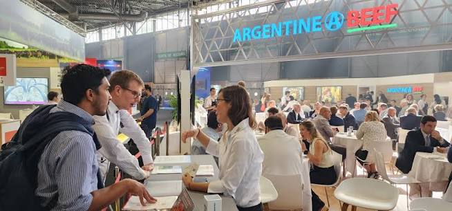 SIAL París: intensa actividad comercial, visitas institucionales y un premio para la campaña Carne Argentina