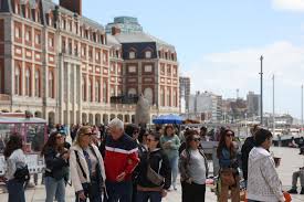 Fin de semana largo: viajaron cerca de 1.500.000 personas, aumentó el gasto, pero el impacto económico cayó