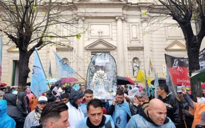 La peregrinación a Luján bajo lluvia con la Virgen tapada, trenes adicionales y operativo de seguridad La peregrinación a Luján bajo lluvia con la Virgen tapada, trenes adicionales y operativo de seguridad