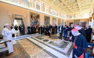 El Papa a los artistas: El arte custodia “la chispa de lo humano”