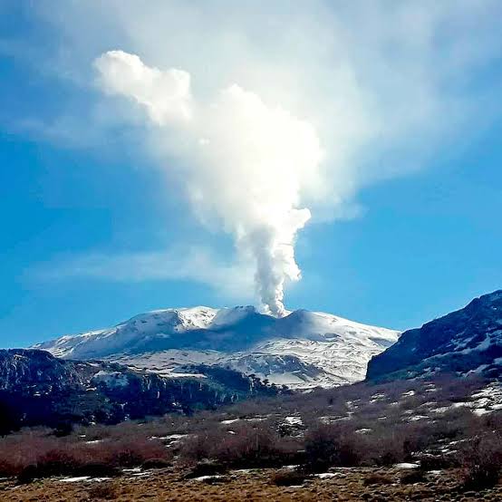 El volcán copahue fue seleccionado entre cinco montañas del país para representar a argentina en una instancia internacional