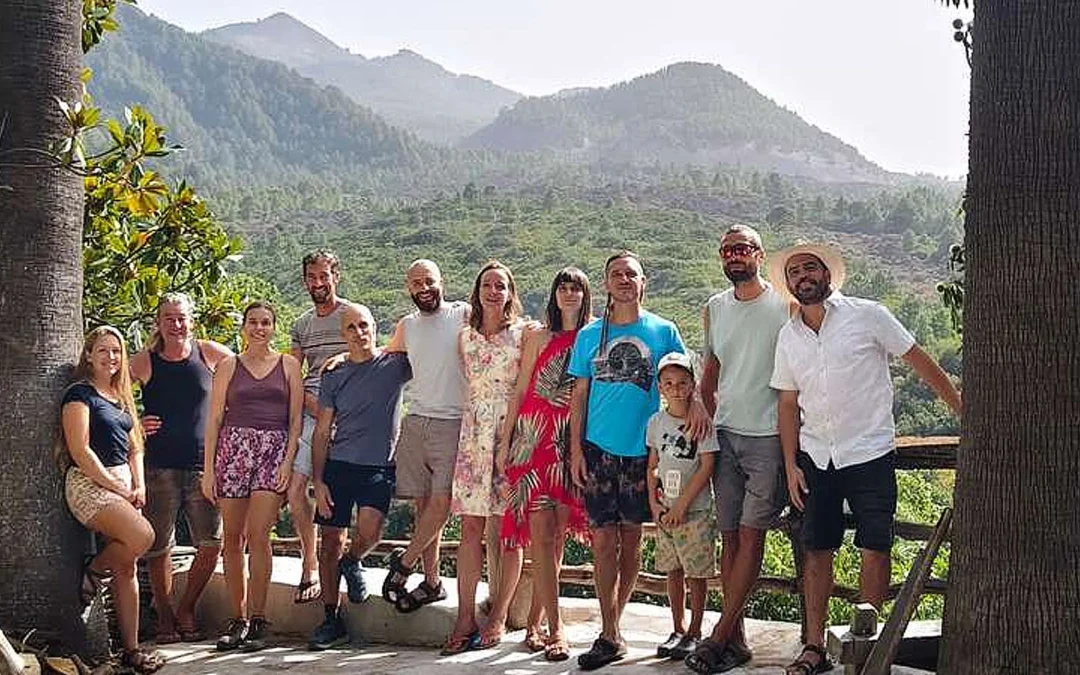 Vivir gratis en canarias: la propuesta de una pareja para trabajar en su huerto